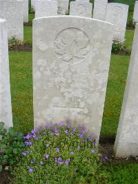 Etaples Military Cemetery - Roberts, R